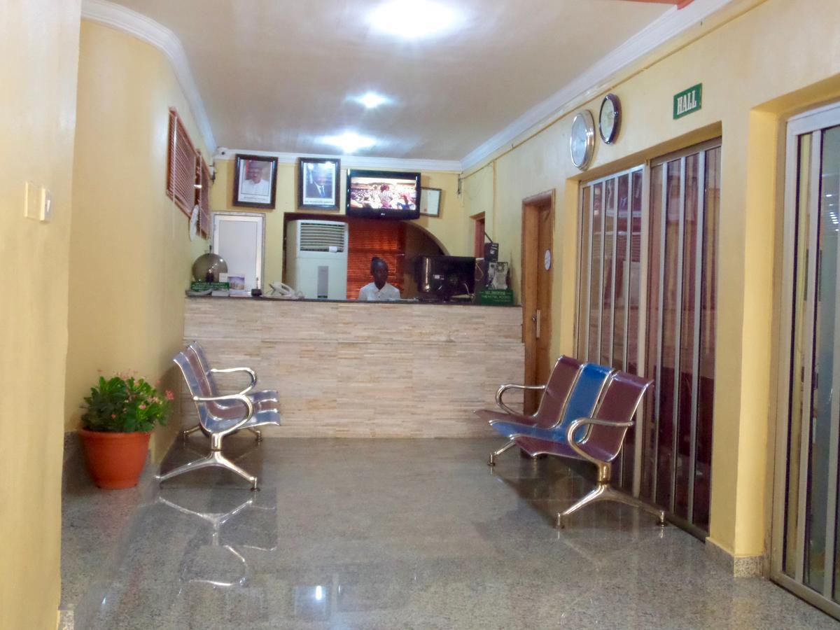 Divine Fountain Hotel Ajao Estate Lagos Exteriör bild